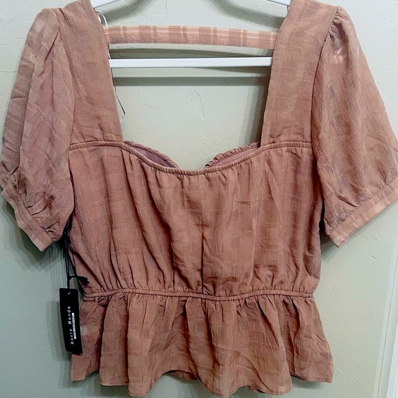 Haute Monde, Fitted with bra top, peplum style with puff sleeves. - Picture 6 of 6